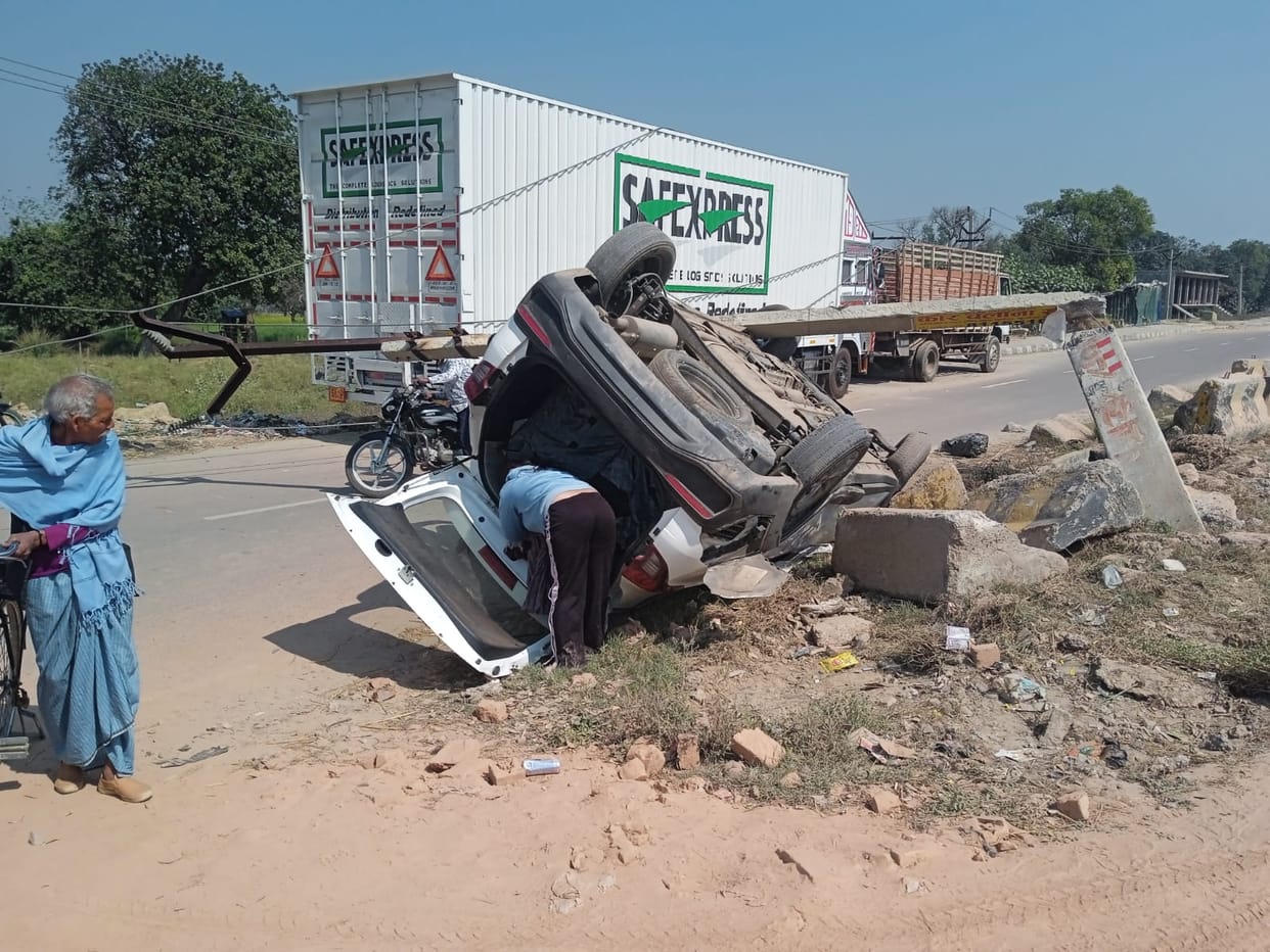 High-speed uncontrolled car hits electric pole, six injured