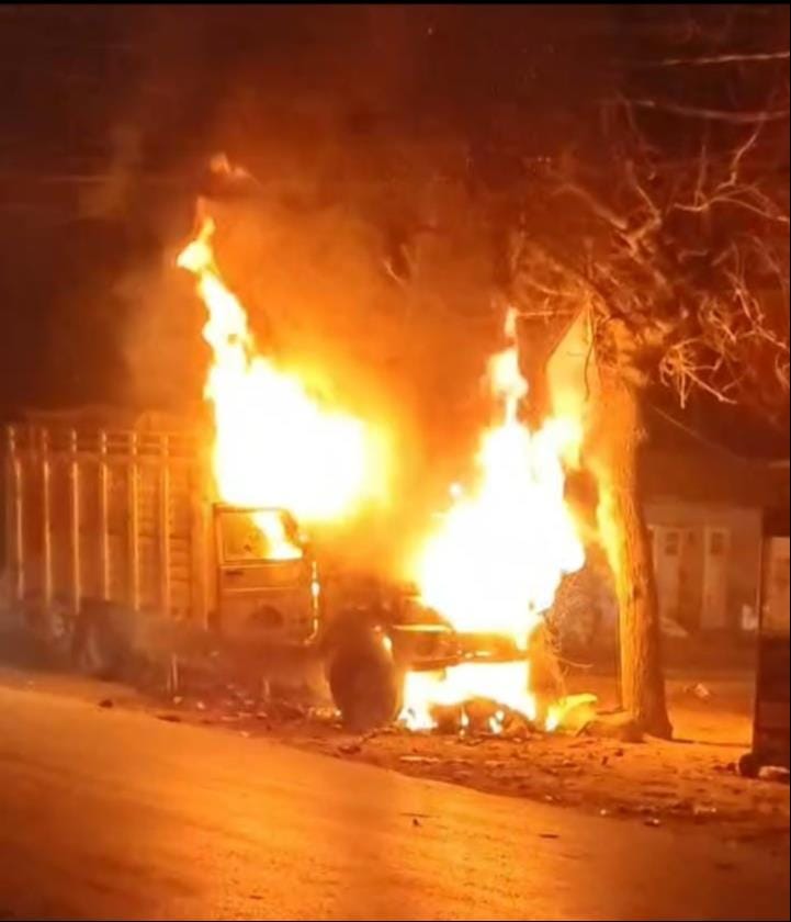 A pickup and a bike collided and a fire broke out, burning a woman alive.