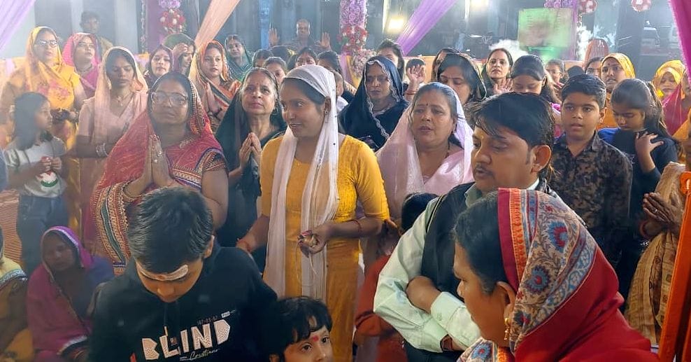 A grand Shiva temple was set up in Galla Mandi, attracting a large crowd of devotees.