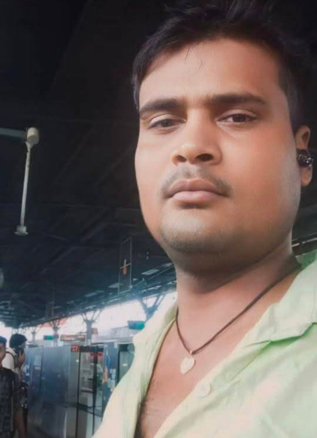 A young man died after being hit by a high-tension wire that ran adjacent to his house.