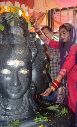 Shiva temples resonated with the chants of Bholenath