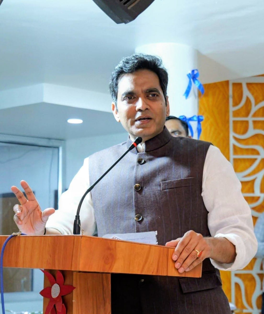MLA Pankaj Singh enumerated public welfare schemes in the Budget Chaupal.MLA Pankaj Singh enumerated public welfare schemes in the Budget Chaupal.