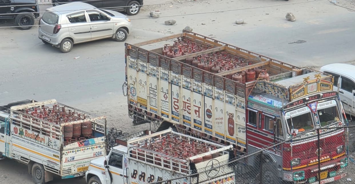 Open loot from consumers in Rohru