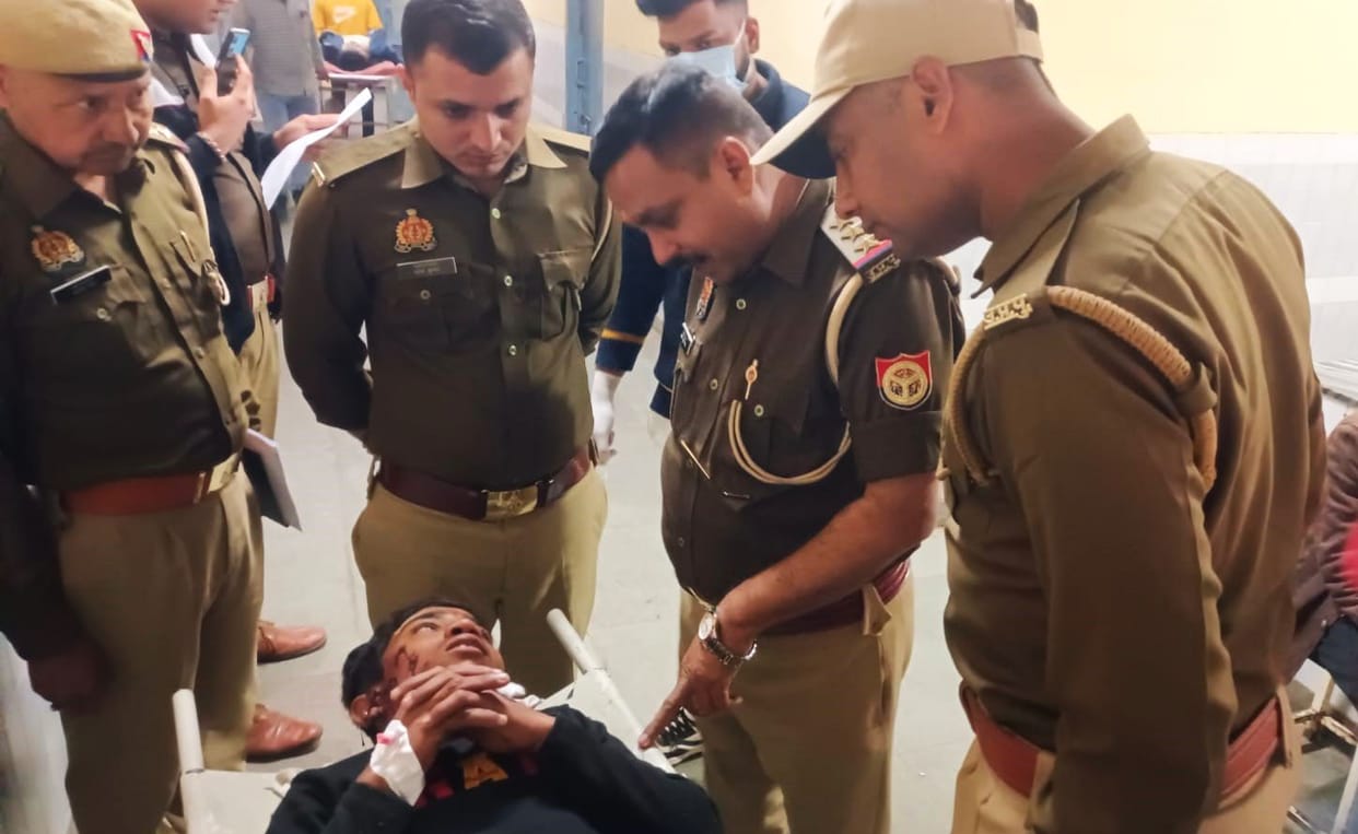 Bike lost control and fell on bladed wires, injuring three pilgrims