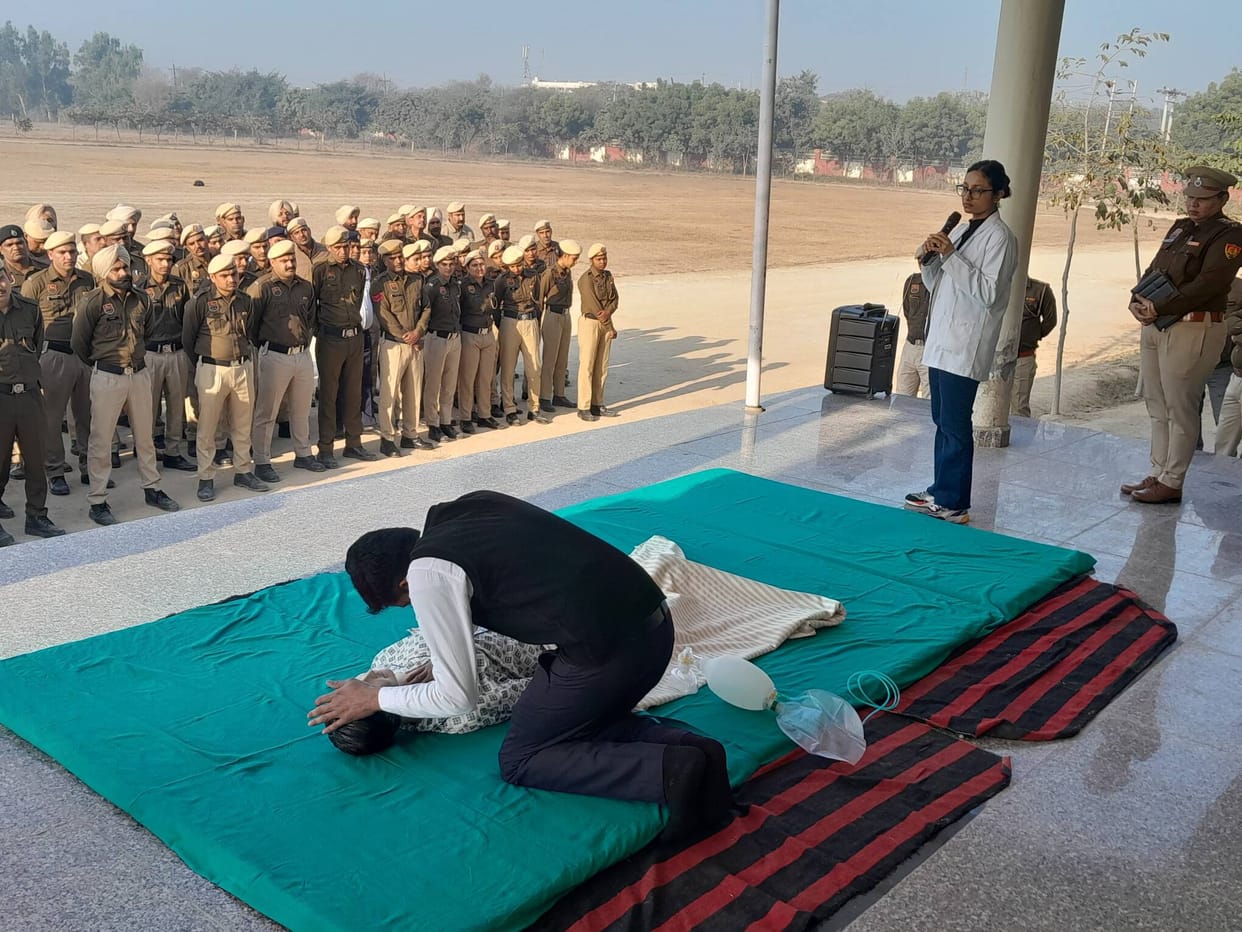 doctor trained police worker about cpr