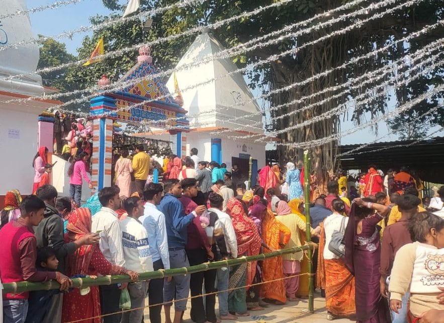 A wave of faith poured into Shiva temples on Mahashivratri.