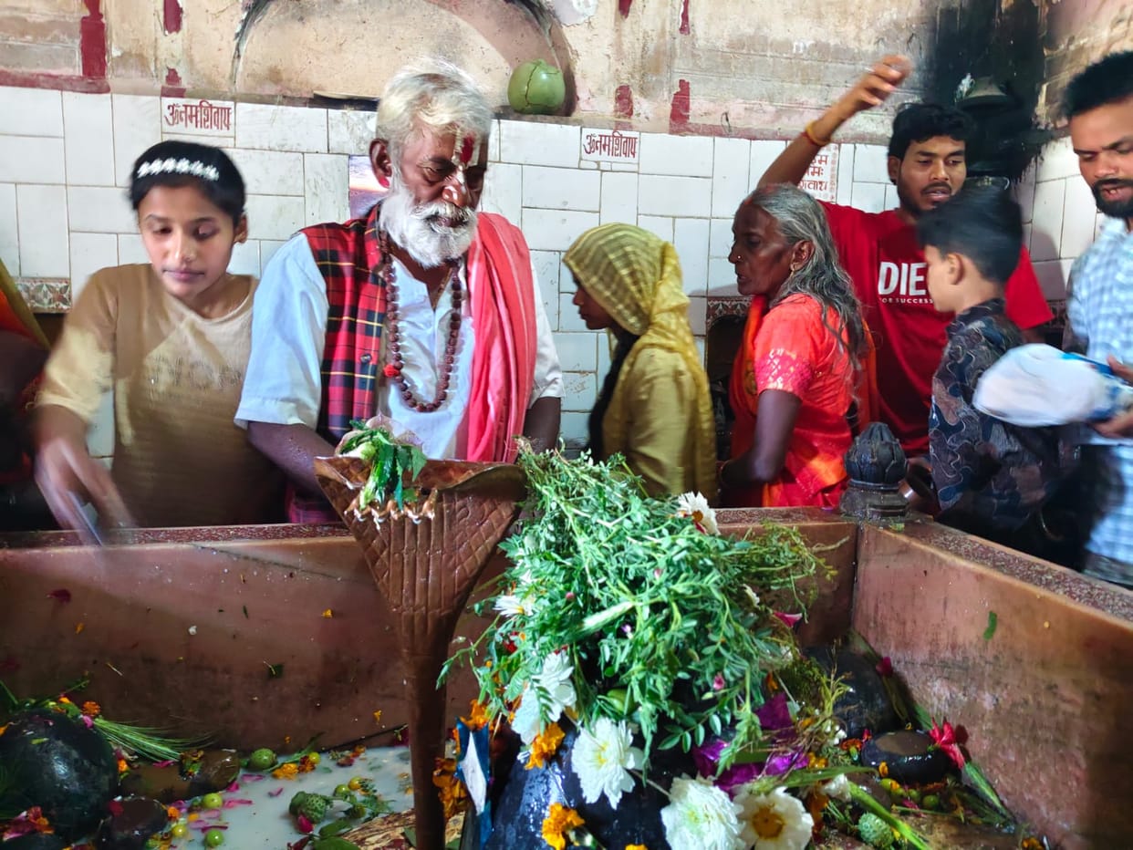 Crowds of devotees gathered for Jalabhishek at Brahmachari Ashram