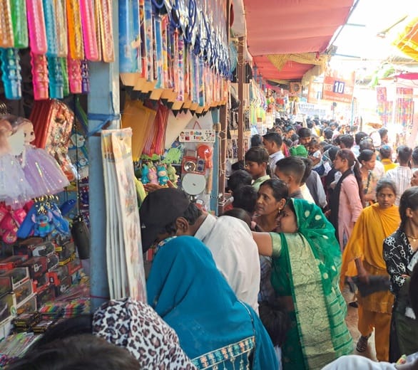 A wave of faith at Tameshwarnath Dham... enjoy the fair as well