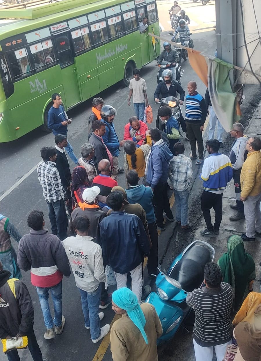 Migrants and local residents clashed near Rotary Chowk in Una city.