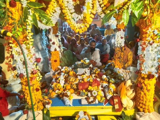 Ramarchana Mahayagna completed, Abhishek with three quintals of flowers