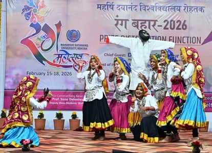 The MDU campus was filled with colourful flowers, and the audience danced to the tunes.