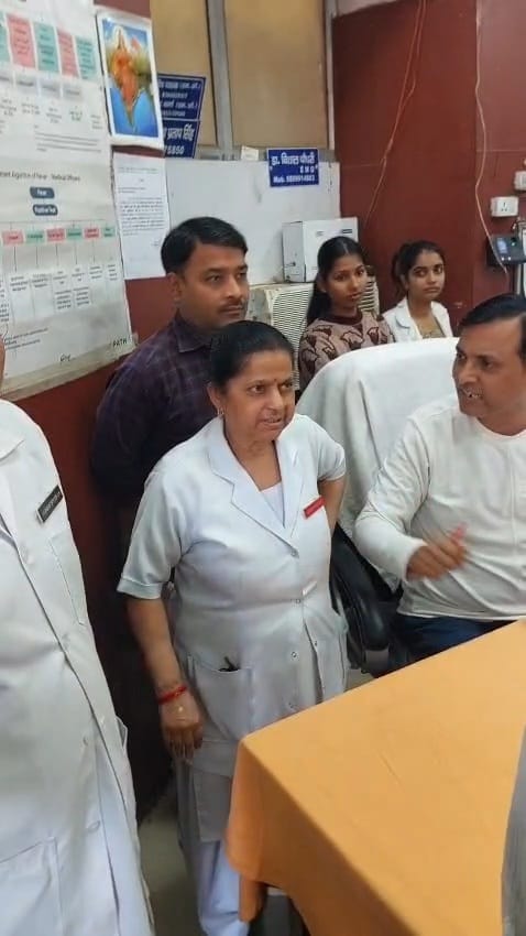 Social workers stage protest over unclaimed patients not being admitted