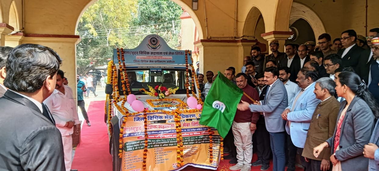 District Judge flags off the Justice Chariot