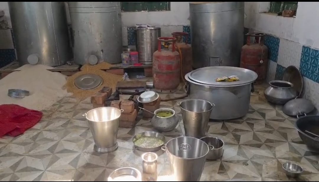 He cooked and ate 'Thali' at school, then stole food grains, cash and jewellery from the house