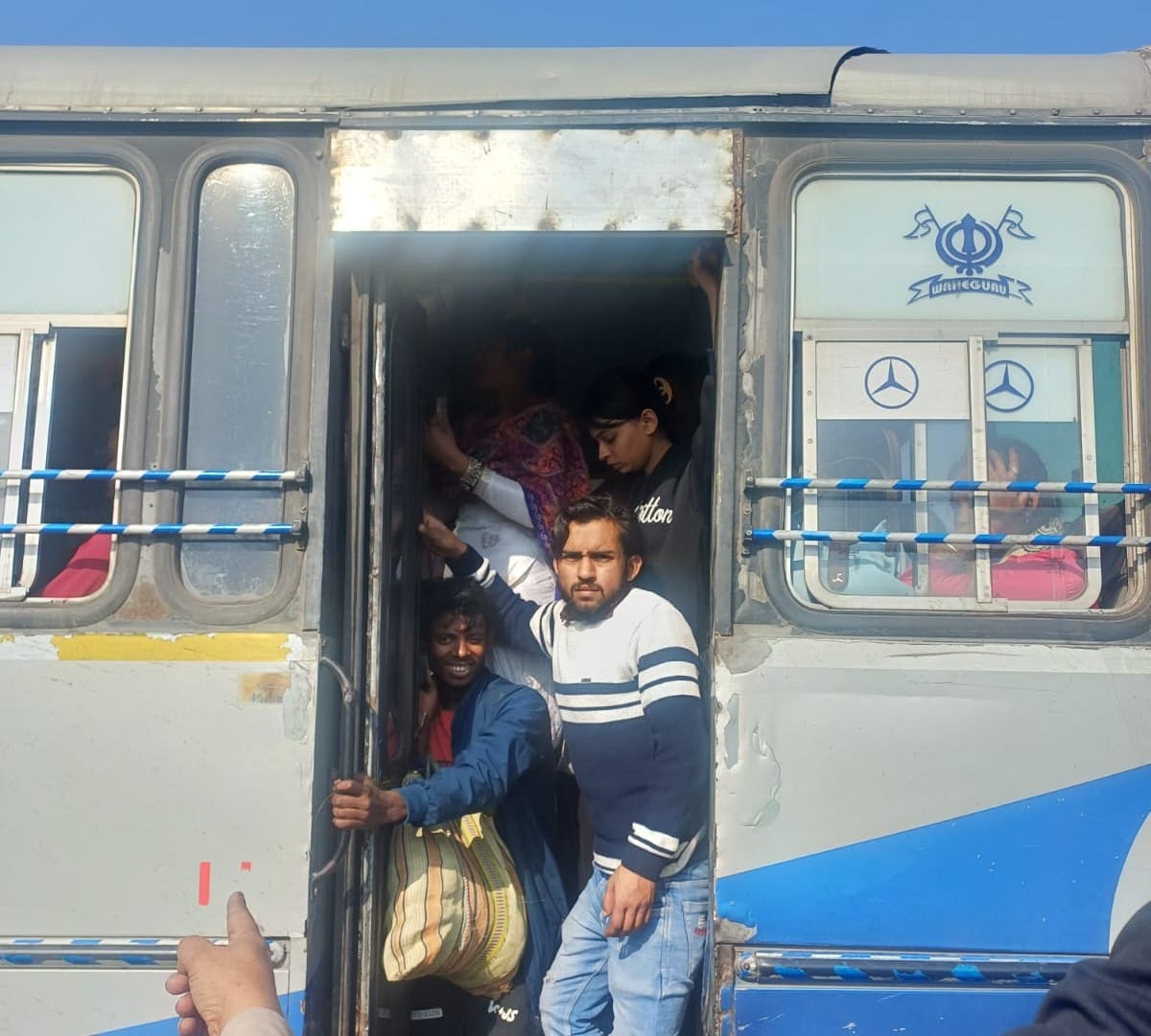 Buses went to the rally, passengers got stranded on the Delhi, Punjab and Uttarakhand routes.