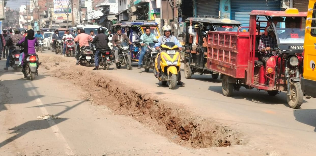 Road digging at Anta Chauraha...people struggled with traffic jam the whole day