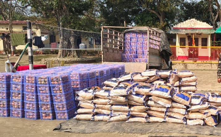 120 bags of maize and 490 cartons of Chinese fruit seized at the border; smugglers absconding