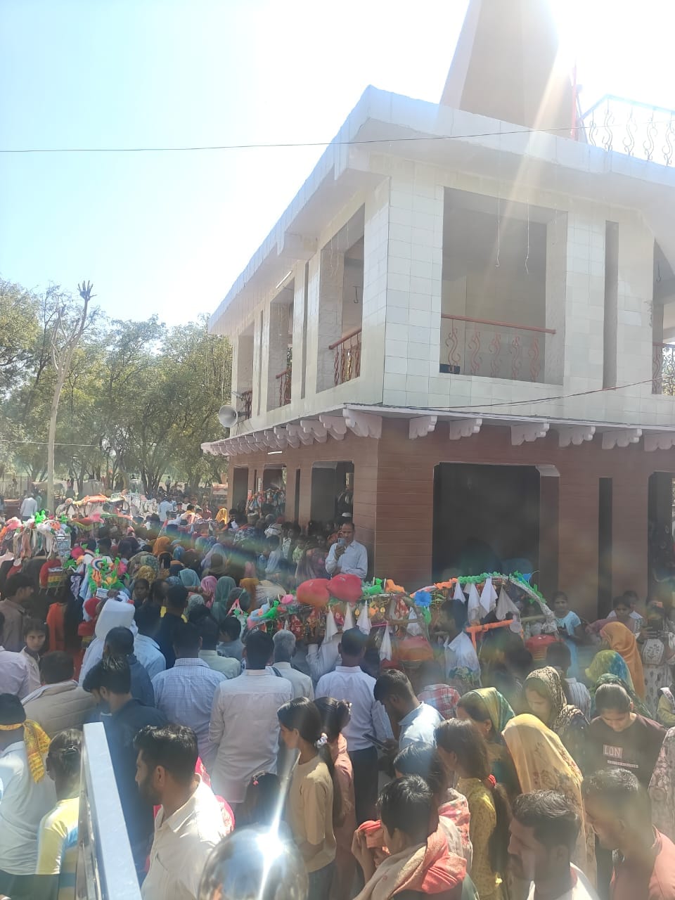 Jalabhishek was done by bringing eight quintals of Kanwar