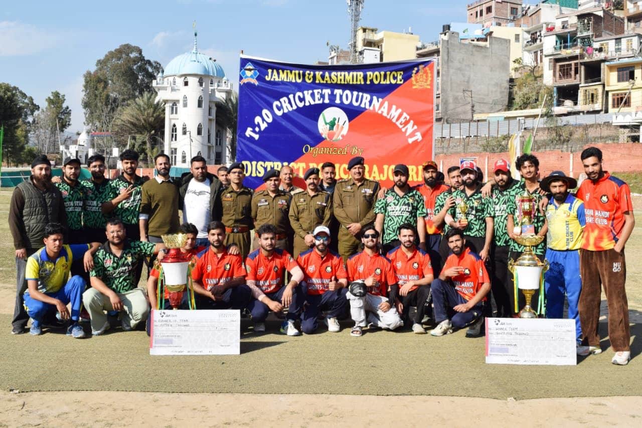 डीपीएल राजोेरी में टी-20 क्रिकेट टूर्नामेंट का समापनफोटो स्रोत पुलिस