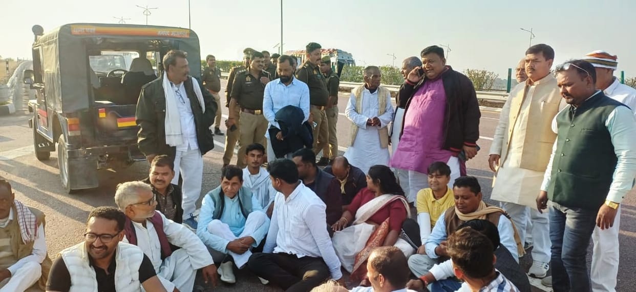 Congress leader going to Lucknow arrested from Purvanchal Expressway