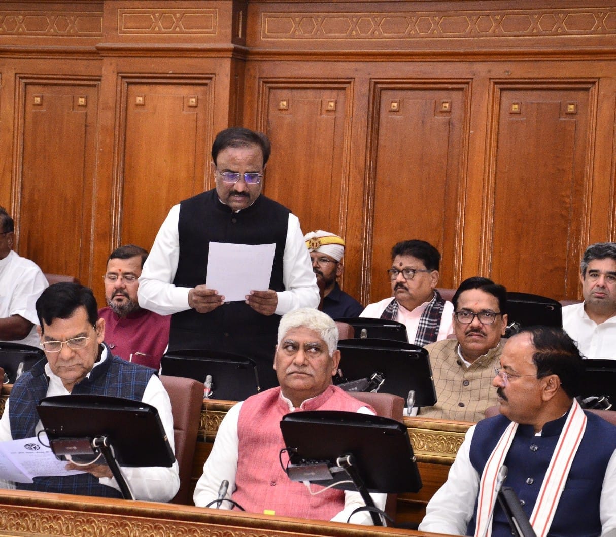 MLC Mukesh Sharma raised the demand for construction of parking in the House.