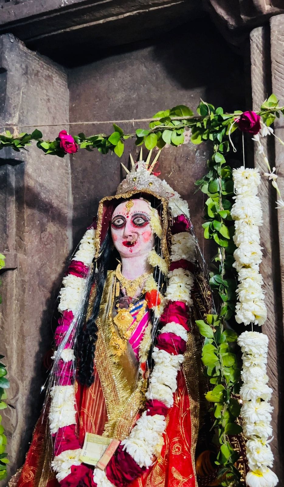 The marriage of Lord Neelkanth was solemnized with Vedic chanting.