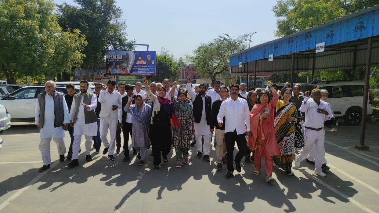 Congress protests against old age pension and trade deal