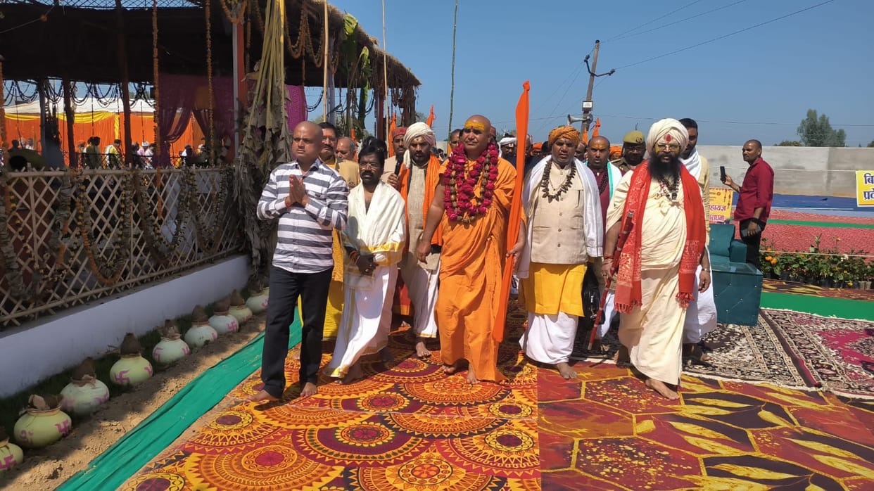Message of spiritual consciousness and public welfare: Adhokshajananda
