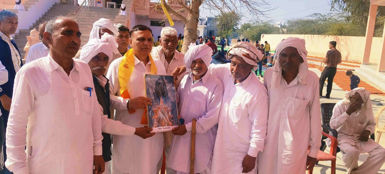 The MLA donated Rs 22,000 to the food distribution.