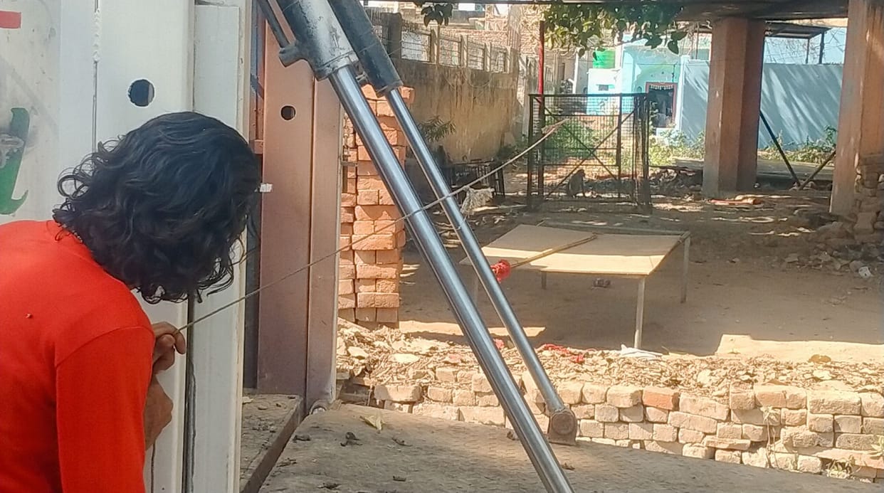 10 monkeys caught on the first day of the campaign, target is 350 in three months