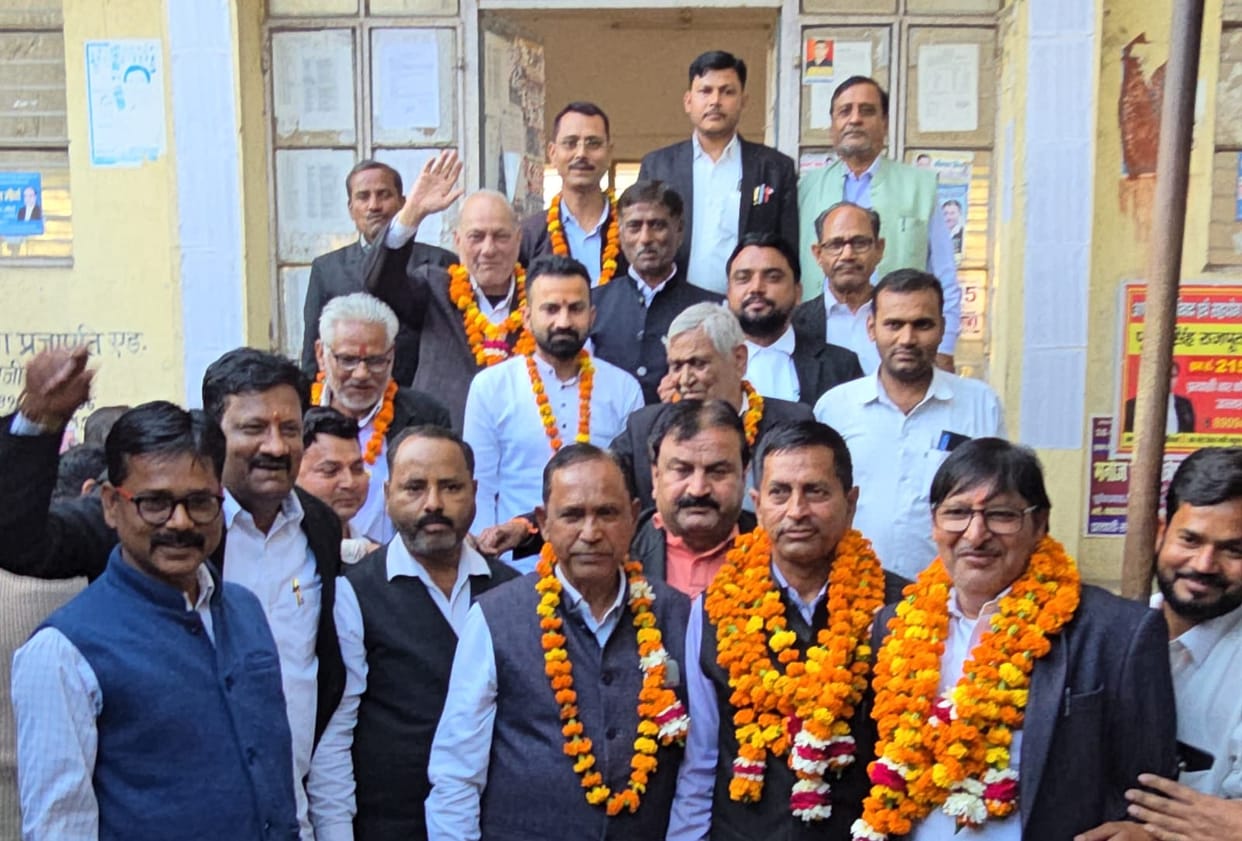 Shivlal Pal became president in the Bar Association elections, Vivek Dixit became general secretary