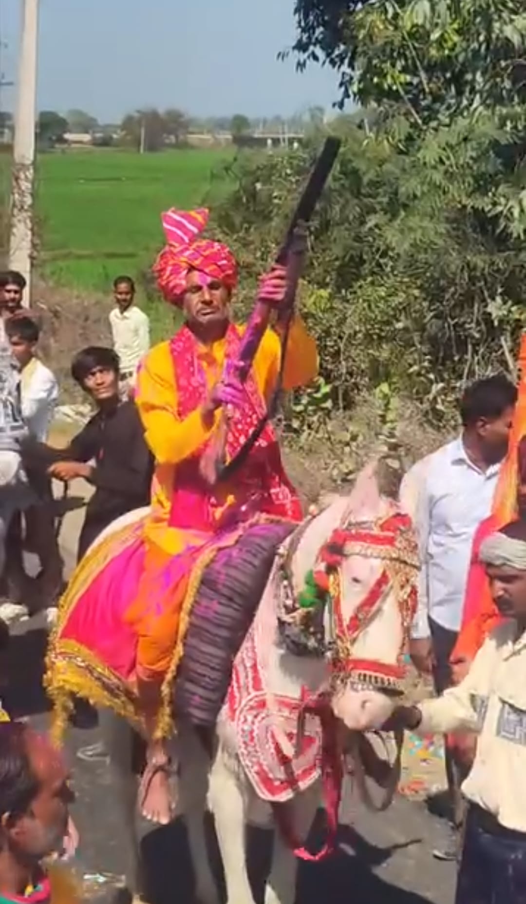 घोड़ी पर फायरिंग करते कांग्रेस विधायक बाबूलाल जडेल।