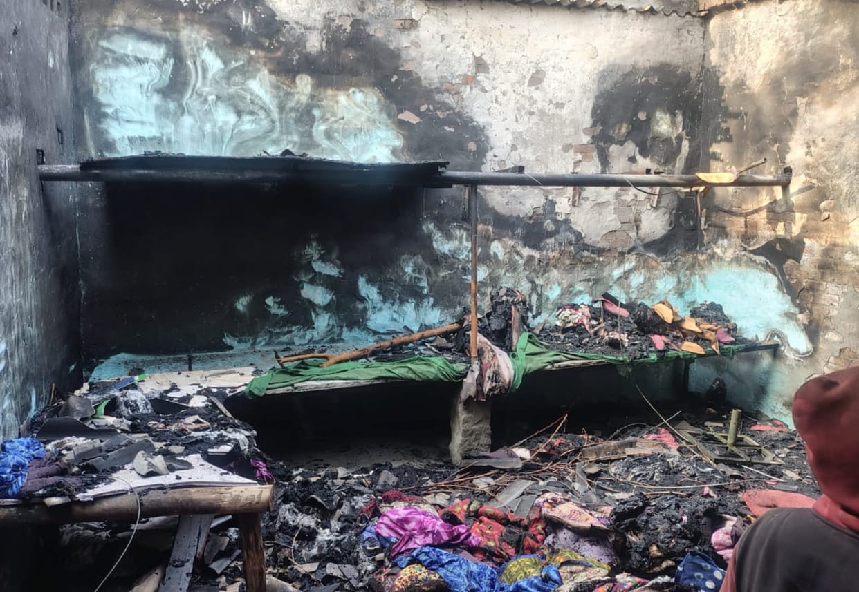 Fire in tent house warehouse causes loss of lakhs