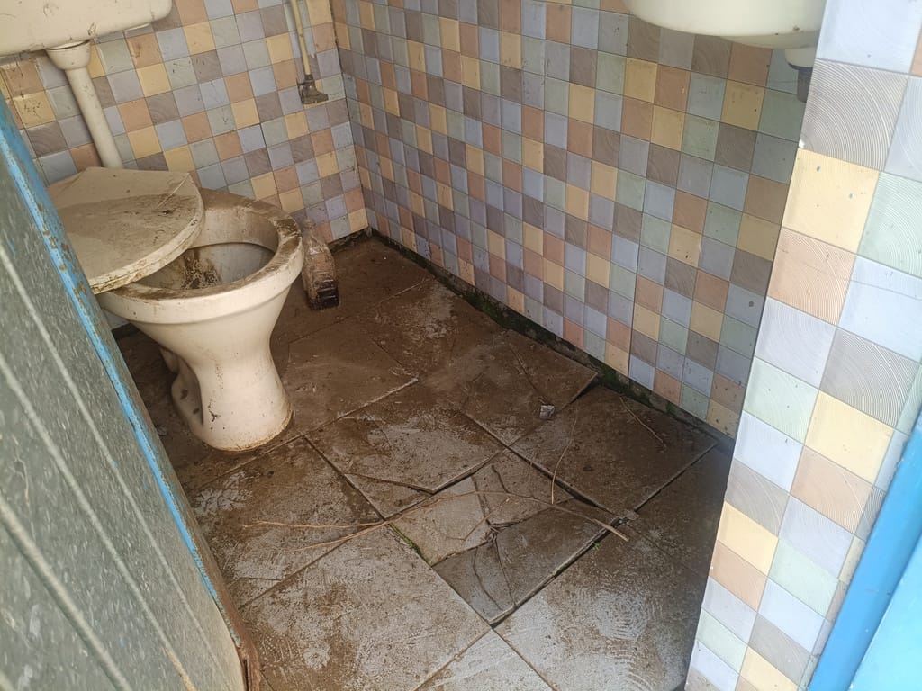 No drinking water, toilets are in a bad condition