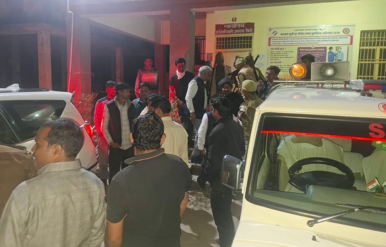 The matter escalated after the Lekhpal stopped the construction of the temple in Kheria.