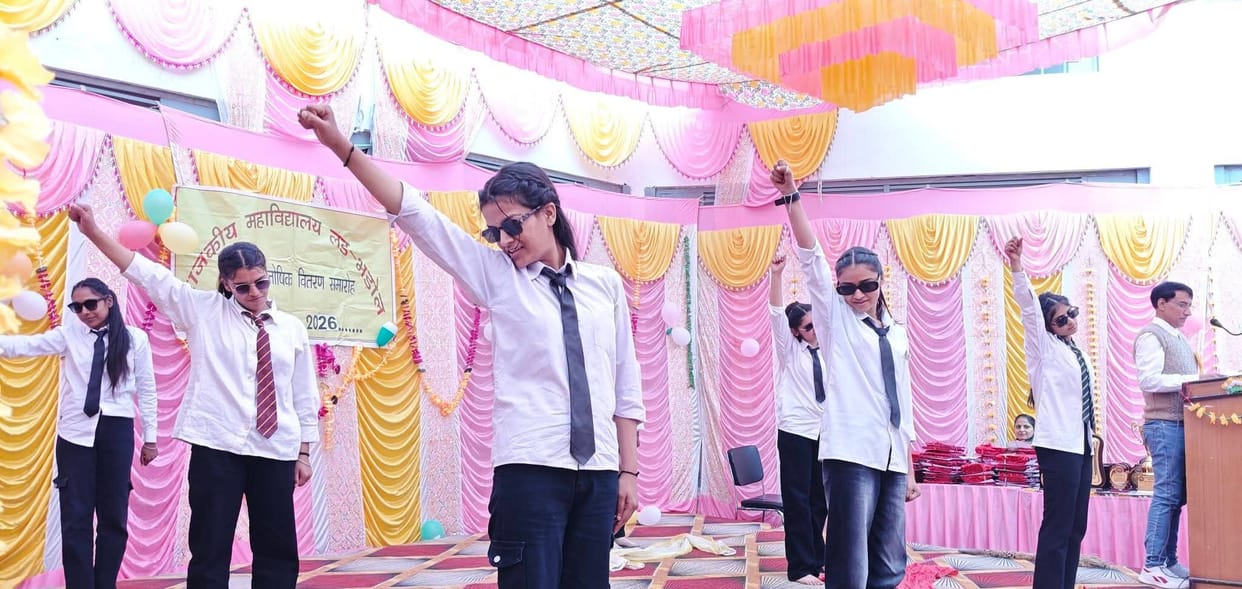 Promising students of Ladbhadol College honored