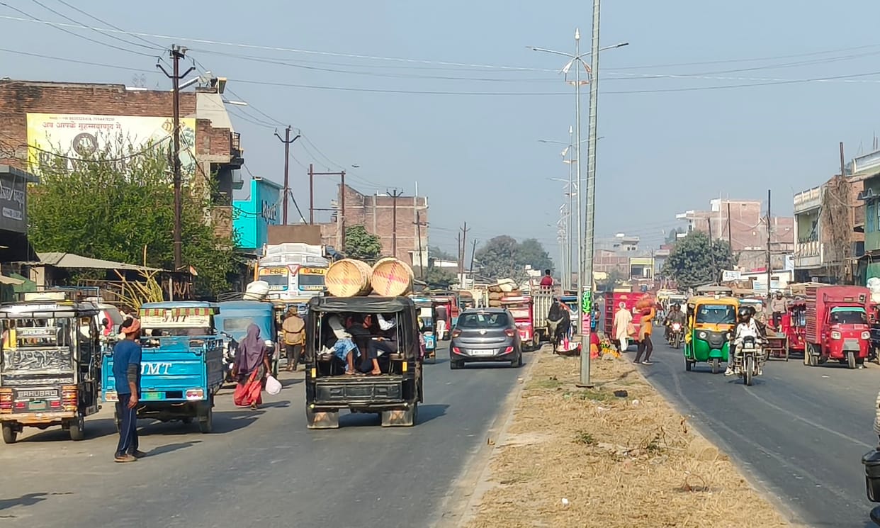 Randomly parked vehicles near the vegetable market are causing traffic jams.