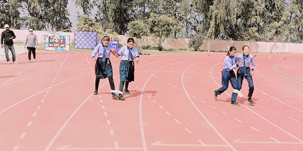 Ramandeep-Bhavya pair came first in the three-legged race