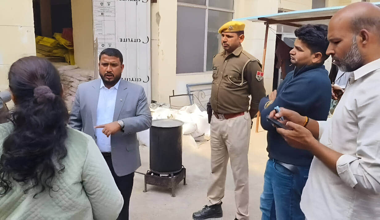 रीको के अधिकारी और प्रशासन की टीम जांच करती। संवाद