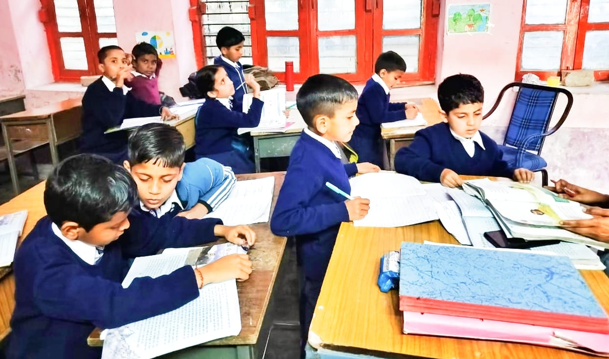 Chanaur school is shrouded in fear, the fear of murder has stopped the children, only 10 out of 87 students have arrived.