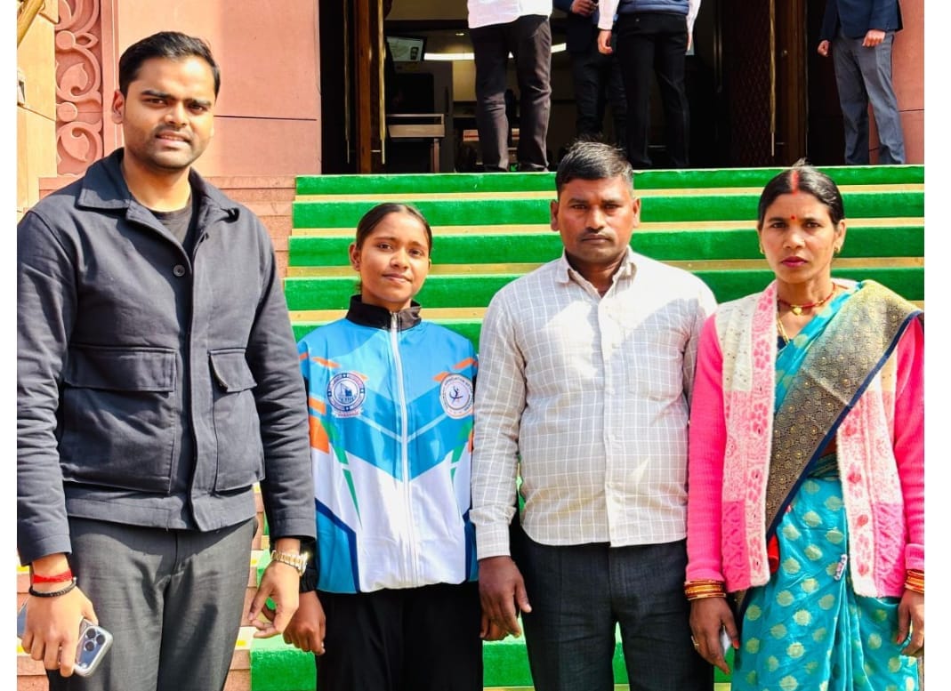 Anjali was honored by MP Pushpendra Saroj in front of the Parliament House.