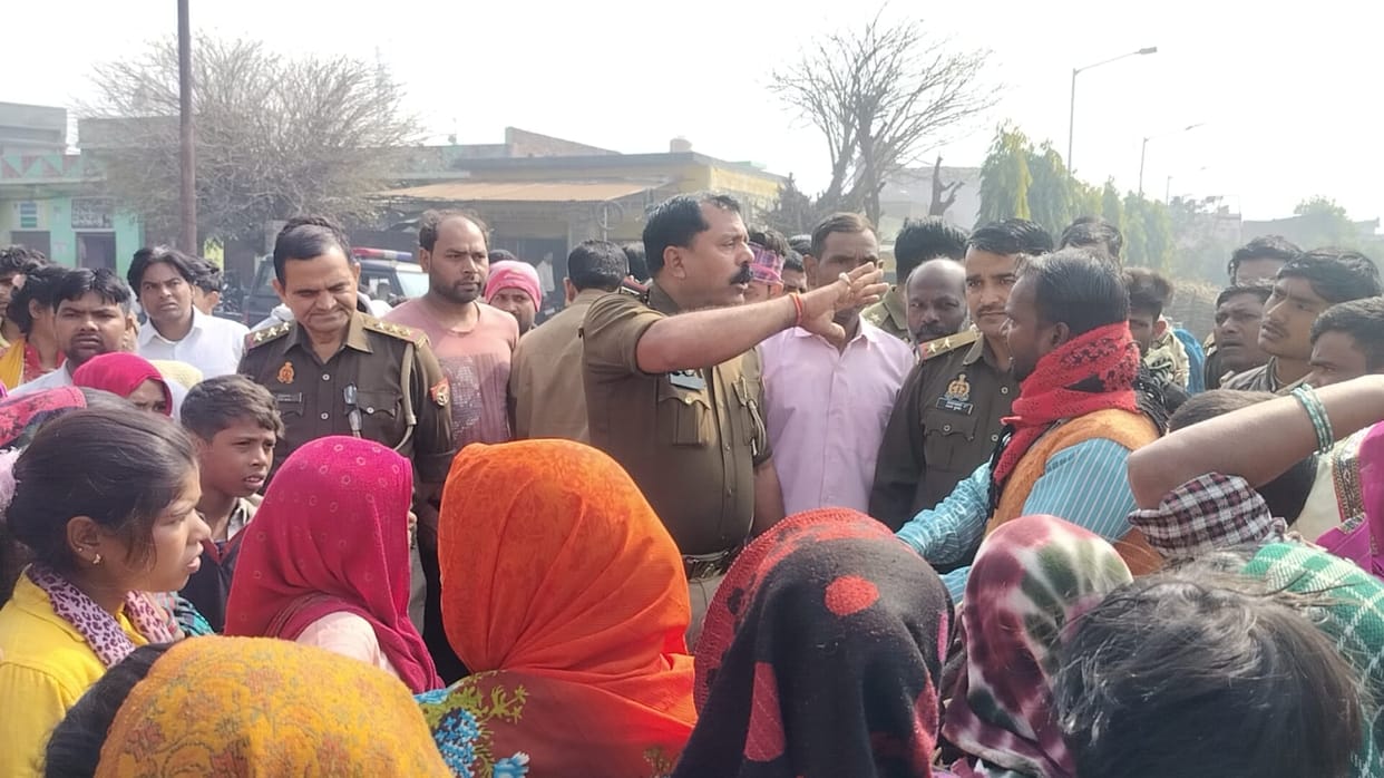 Uncontrolled truck hits kiosk, one dead, four injured