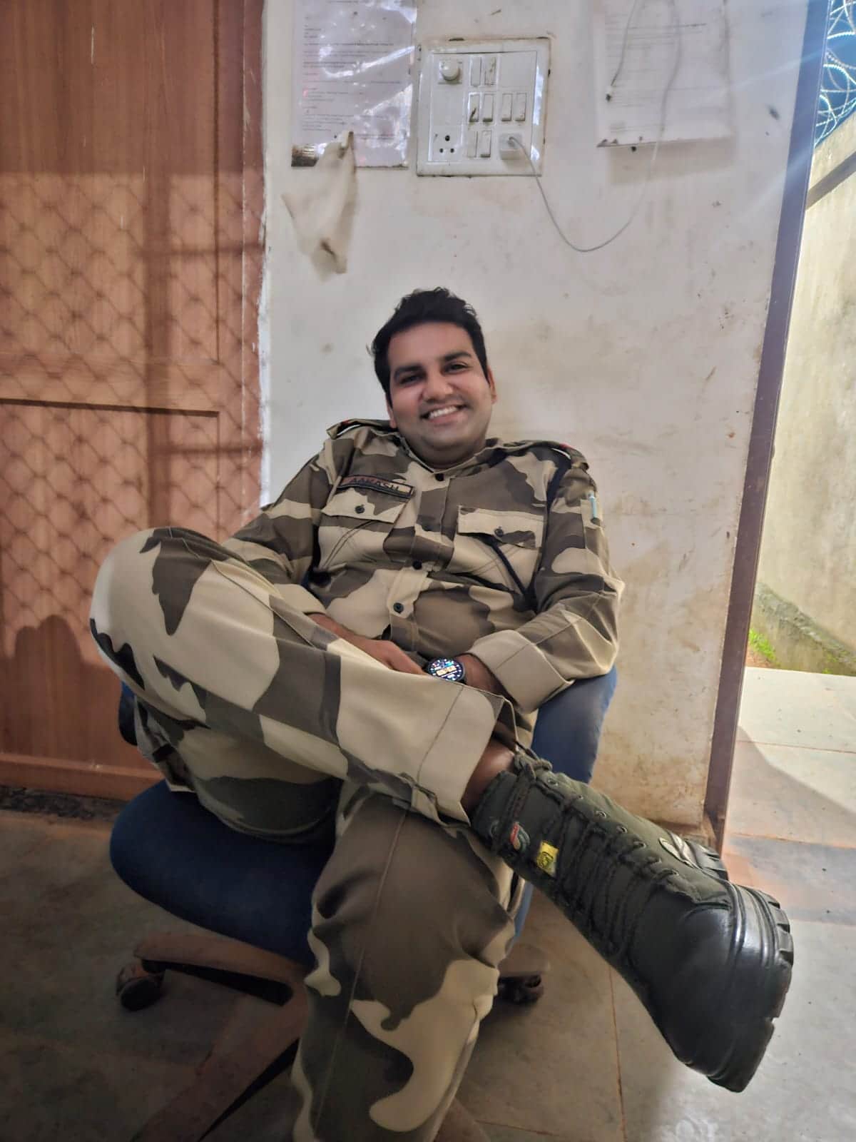 शव को बरामद करते टीम