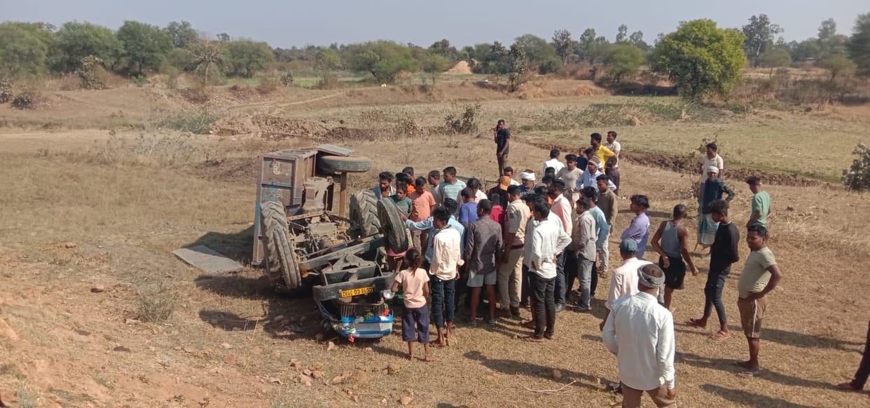 driver died on spot when speeding tractor overturned in Gaurela