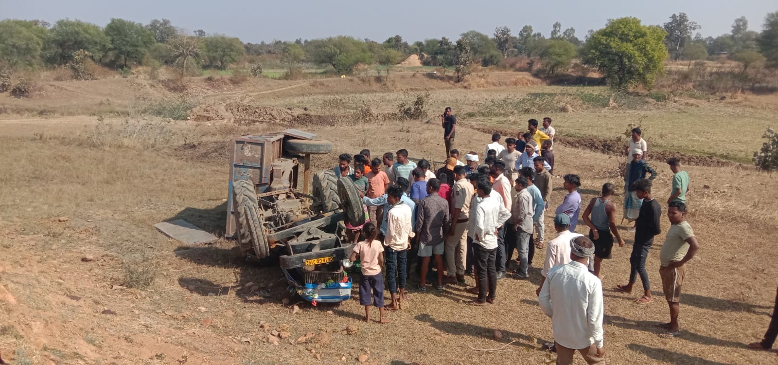 घटना स्थल पर ग्रामीण