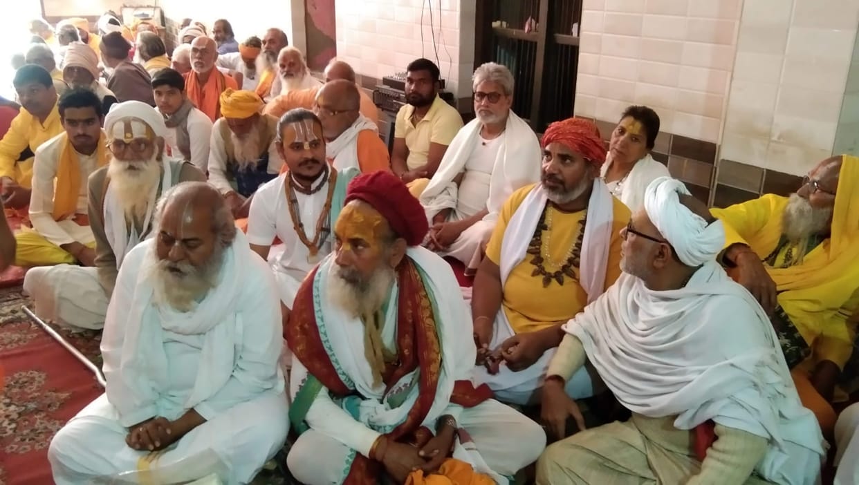 A gathering of saints and sages was seen in the 84 Kosi Parikrama.