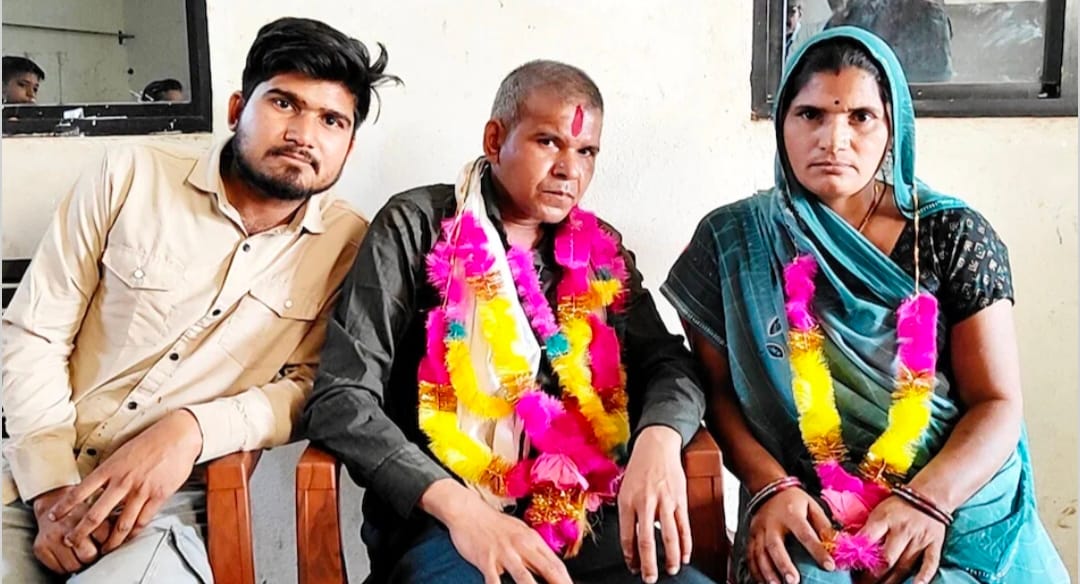 22 वर्षों के बाद अपने परिवार से मिला सुरेंद्र