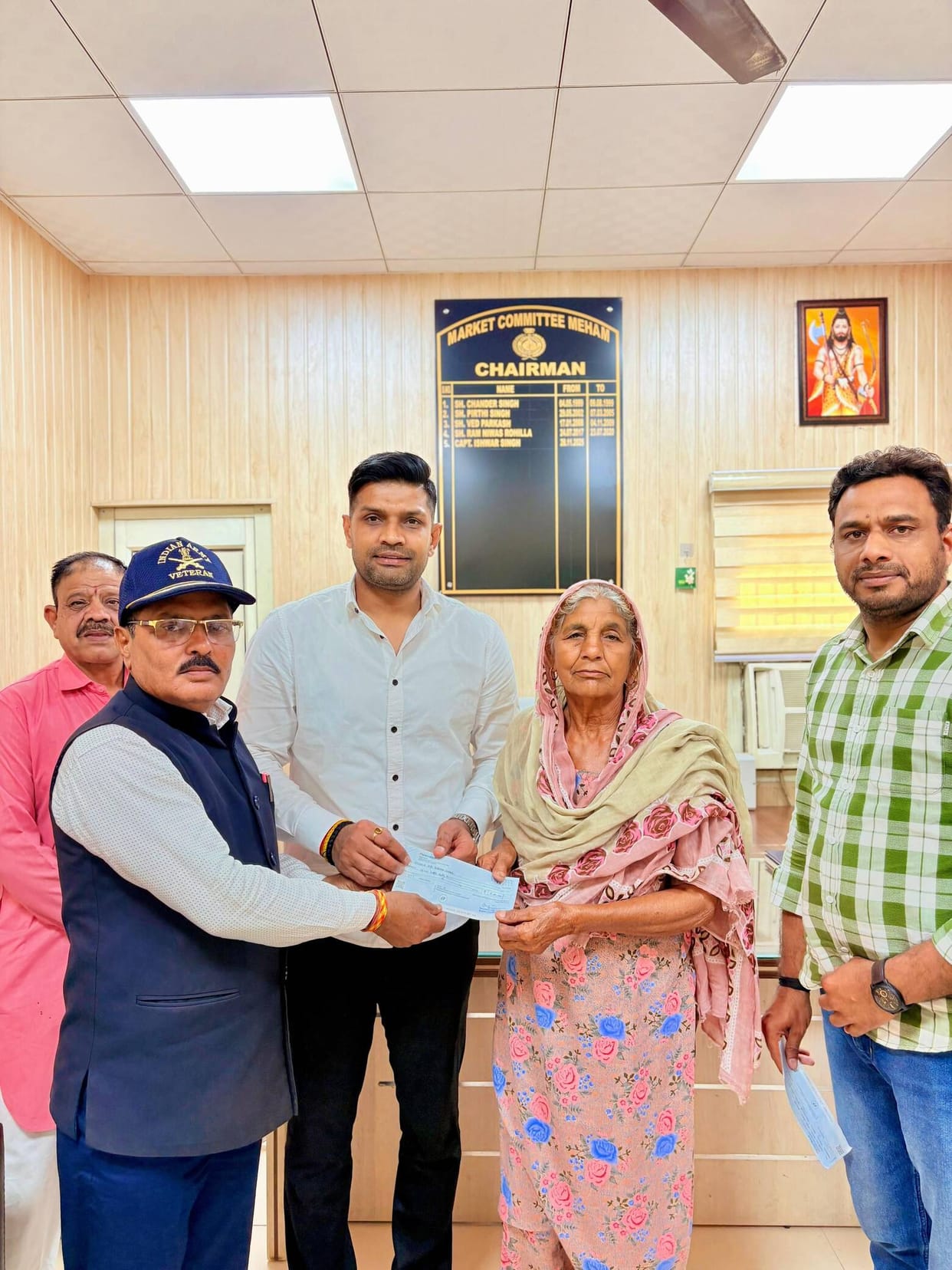 Meham Market Committee Chairman distributed cheques.