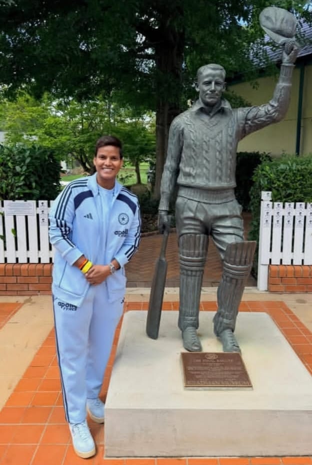 Deepti shared a picture with Bradman.