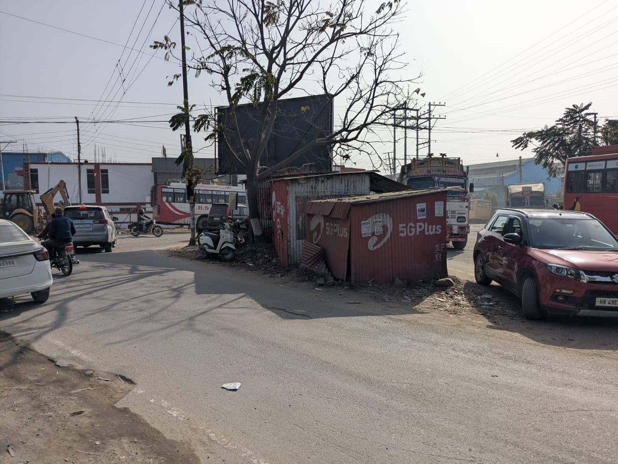 Illegal encroachments hinder the beautification of Barotiwala Chowk